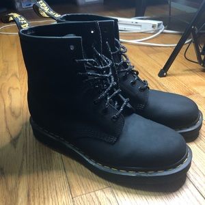 Dr. Martens 1460 8-Eye Boot - Size 7M/9W